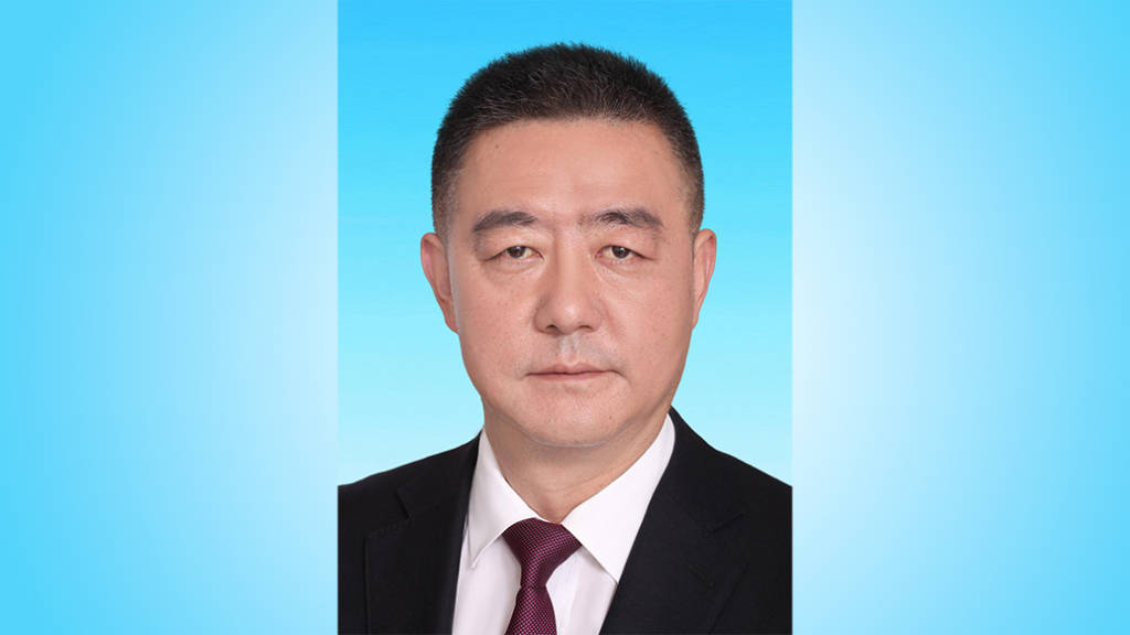 去年出任巴中市委常委、常務(wù)副市長的李本勇，已轉(zhuǎn)崗市人大:西鳳酒
