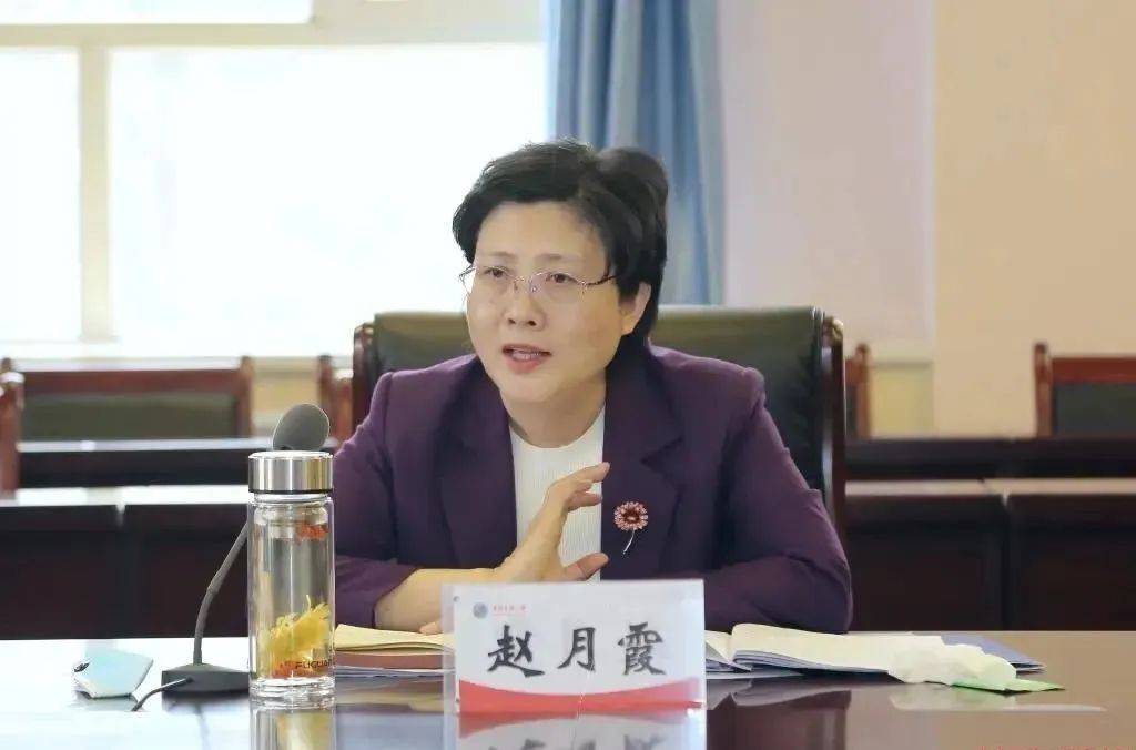 青海省委常委、組織部長趙月霞<strong></p>
<p>西鳳酒
</strong>，調(diào)任云南:西鳳酒
