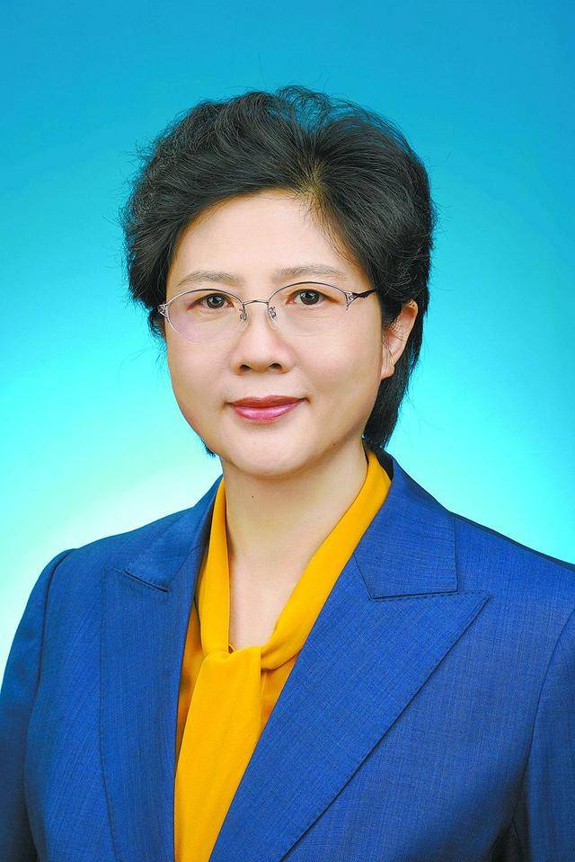 新任云南省委常委趙月霞<strong></p>
<p>西鳳酒
</strong>，分工明確:西鳳酒
