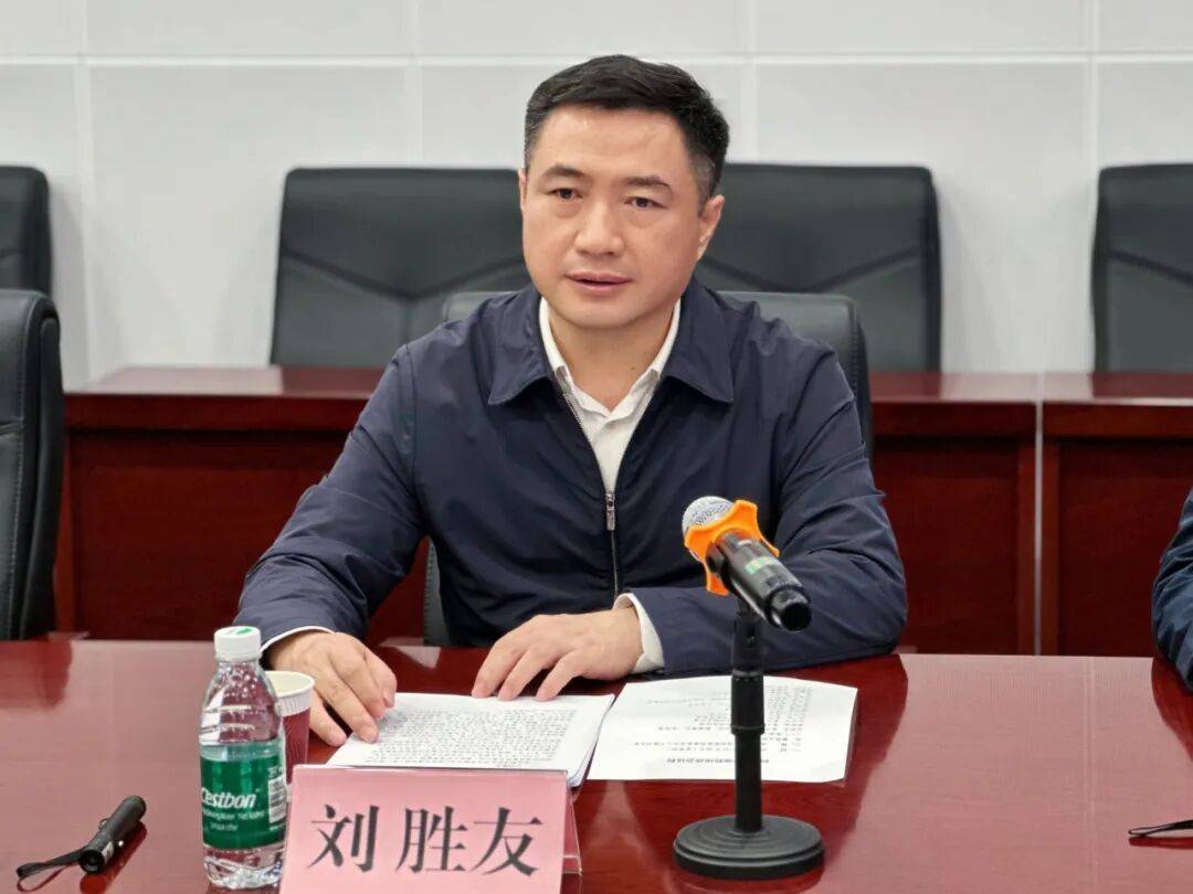 廣西北部灣港集團董事長劉勝友出任柳州市委副書記<strong></p>
<p>西鳳酒
</strong>，提名為市長候選人:西鳳酒
