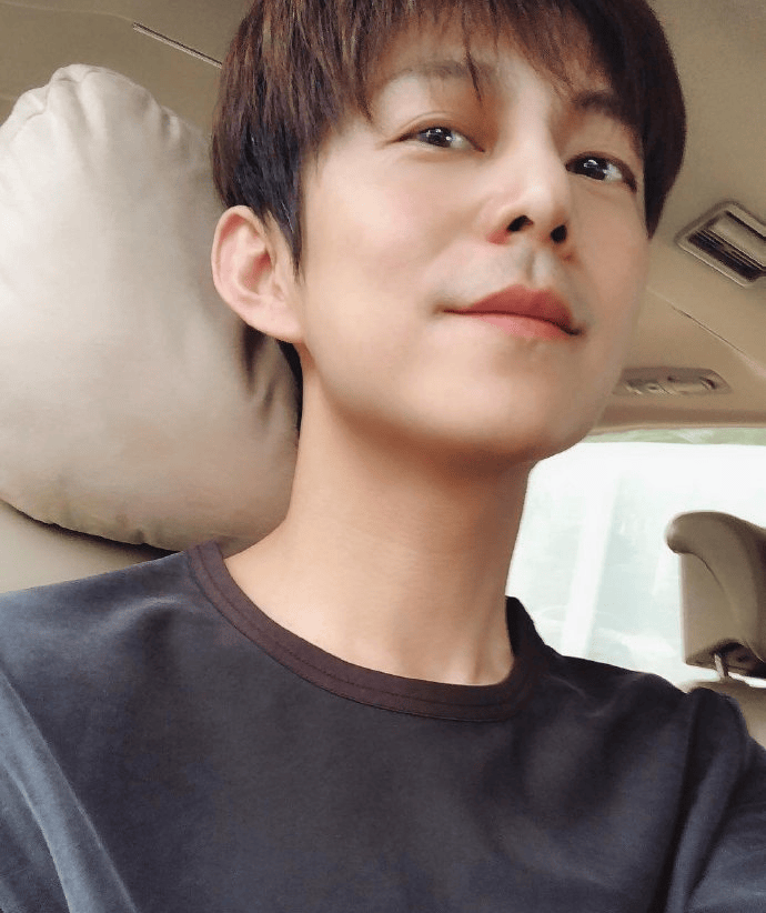 51歲何炅坦言：精力大不如前<strong></p>
<p>西鳳酒
</strong>，我現(xiàn)在特別痛苦，又近視又老花:西鳳酒
