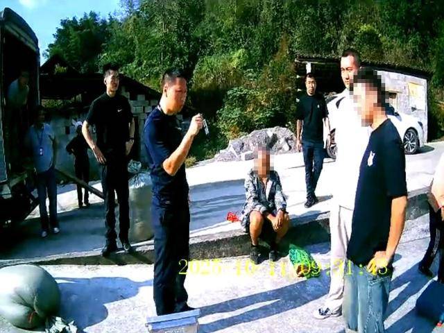 100斤玉米上秤秒變60斤？貴州一村民遭“鬼秤”騙糧！民警出手<strong></p>
<p>西鳳酒
</strong>，5人被拘:西鳳酒
