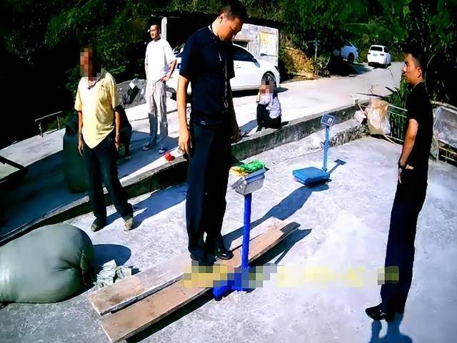 100斤玉米上秤秒變60斤？貴州一村民遭“鬼秤”騙糧！民警出手<strong></p>
<p>西鳳酒
</strong>，5人被拘:西鳳酒

