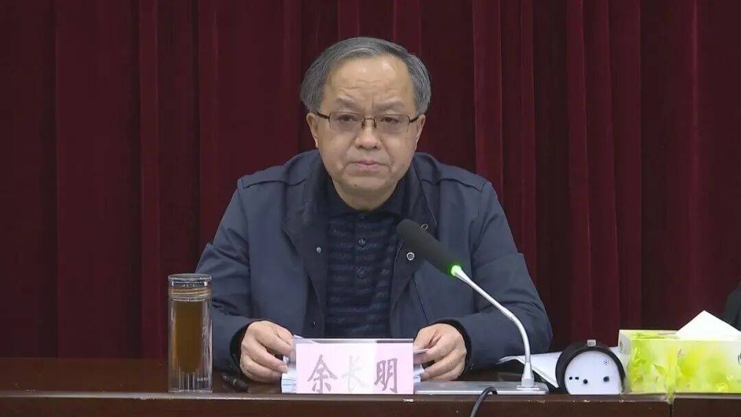 重慶通報(bào)：余長(zhǎng)明<strong></p>
<p>西鳳酒
</strong>，六大紀(jì)律全違反:西鳳酒

