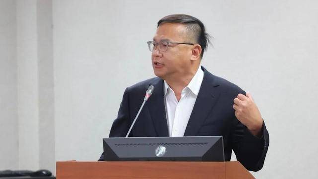 《沒出息》在兩岸爆紅<strong></p>
<p>西鳳酒
</strong>，綠營民代又喊“統(tǒng)戰(zhàn)”，臺媒：井底之蛙、自曝其短:西鳳酒
