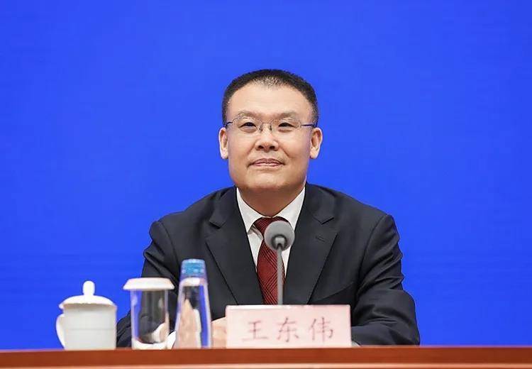 極目政情丨財政部副部長王東偉任安徽省委常委，曾為全國最年輕省級統(tǒng)戰(zhàn)部部長:西鳳酒
