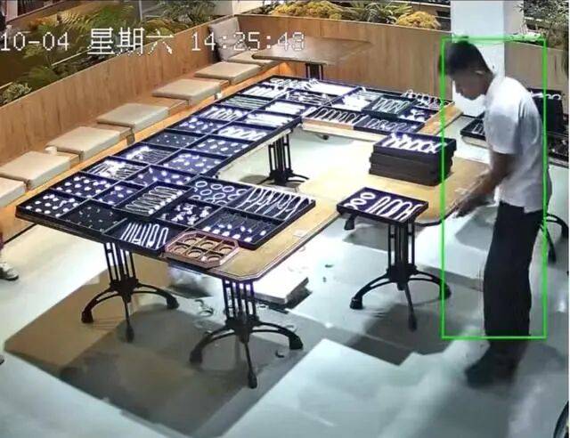 蘇州一20歲店員不小心摔碎一盒玉鐲損失百萬(wàn)，老板未要賠償安慰小伙別有壓力:西鳳酒
