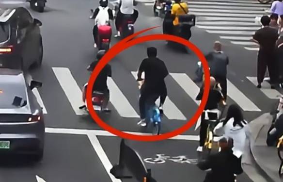 看著都疼<strong></p>
<p>西鳳酒
</strong>！上海街頭一男子突然求助：10歲女兒被死死卡??！這個行為太危險→:西鳳酒
