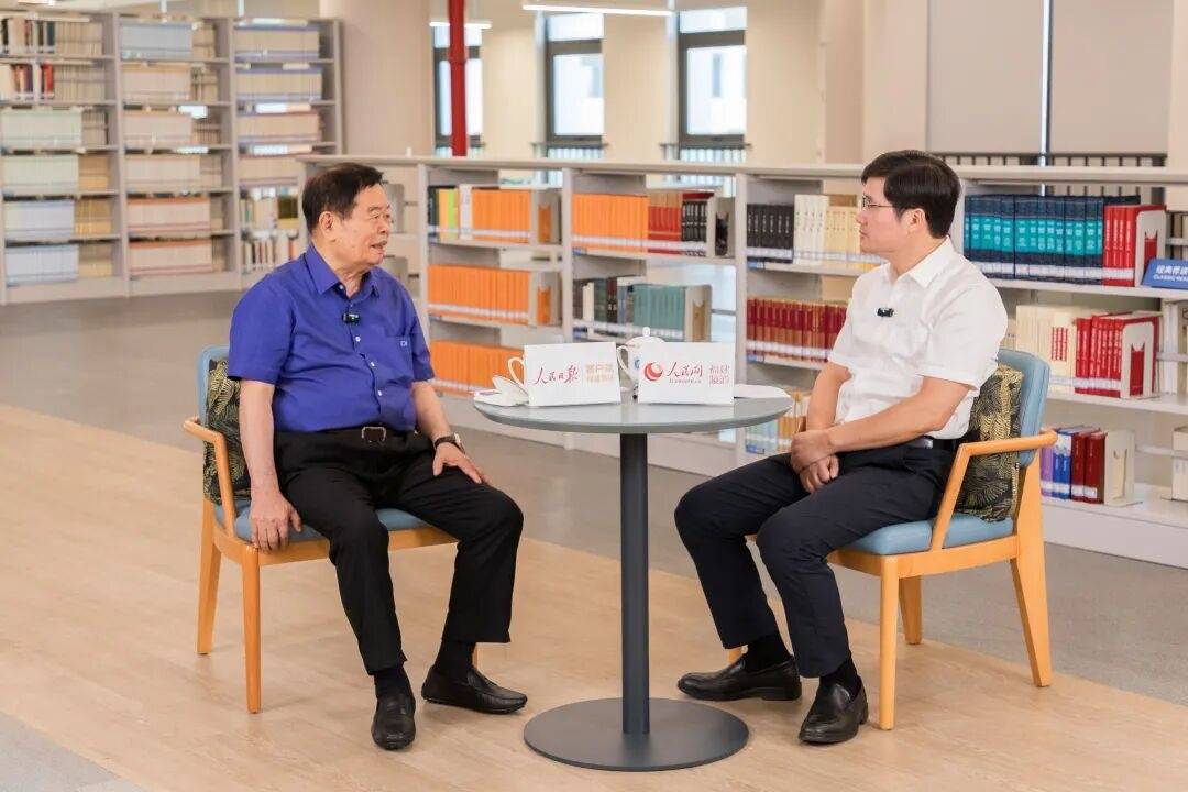 福耀玻璃：曹德旺辭去董事長職務(wù)<strong></p>
<p>西鳳酒
</strong>，選舉曹暉為新董事長:西鳳酒
