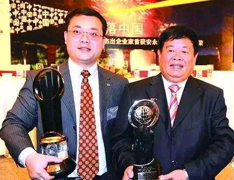 79歲“玻璃大王”曹德旺卸任福耀玻璃董事長(zhǎng)，正式交棒長(zhǎng)子曹暉:西鳳酒
