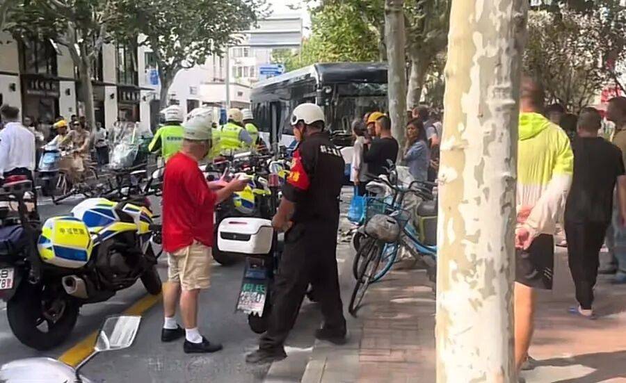 上海警方：葉某（男<strong></p>
<p>西鳳酒
</strong>，57歲）尋釁滋事，已被拘！:西鳳酒

