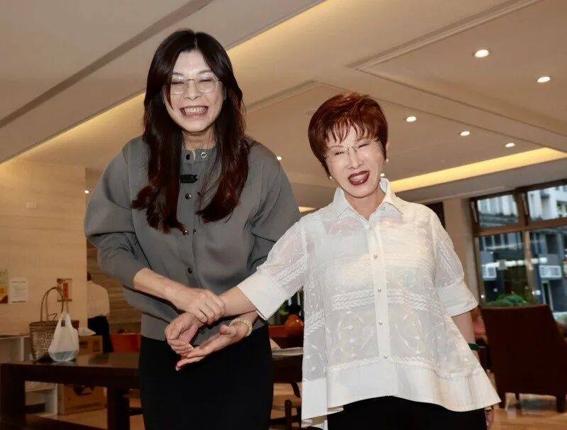 到底支持誰當黨主席？當著鄭麗文的面<strong></p>
<p>西鳳酒
</strong>，洪秀柱說出了自己的答案:西鳳酒
