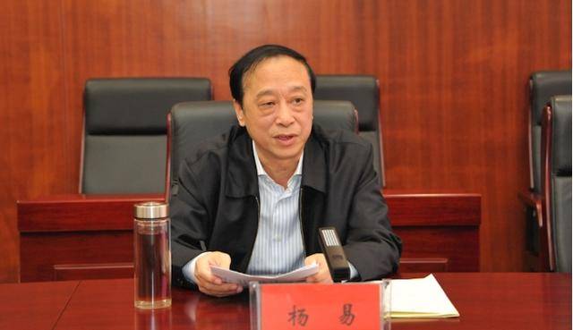 常德市人大常委會原副主任楊易，為官不廉，濫權(quán)妄為，斂財數(shù)額特別巨大:西鳳酒
