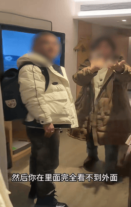 女子延吉住酒店發(fā)現落地窗室內看不到外面<strong></p>
<p>西鳳酒
</strong>，室外高清觀看室內？工作人員：是單向膜:西鳳酒
