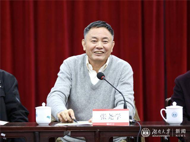 中紀(jì)委晚間通報(bào)：69歲副部級(jí)“院士校長(zhǎng)”<strong></p>
<p>西鳳酒
</strong>，退休8年后被查:西鳳酒
