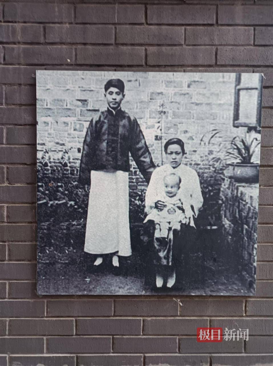 楊振寧逝世<strong></p>
<p>西鳳酒
</strong>，實(shí)探其出生地合肥四古巷：墻上掛著楊先生多幅照片，居民稱(chēng)為他自豪:西鳳酒
