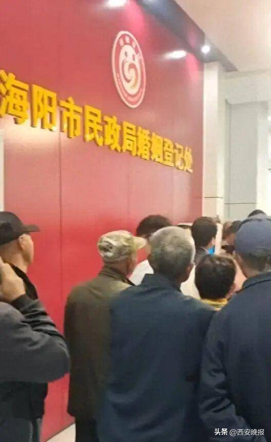民政局回應(yīng)老人扎堆領(lǐng)結(jié)婚證<strong></p>
<p>西鳳酒
</strong>，沖上熱搜:西鳳酒
