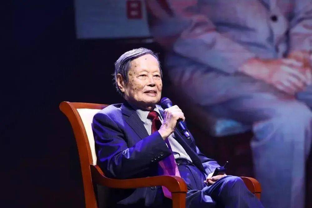 “大先生”千古<strong></p>
<p>西鳳酒
</strong>，楊振寧的一生:西鳳酒
