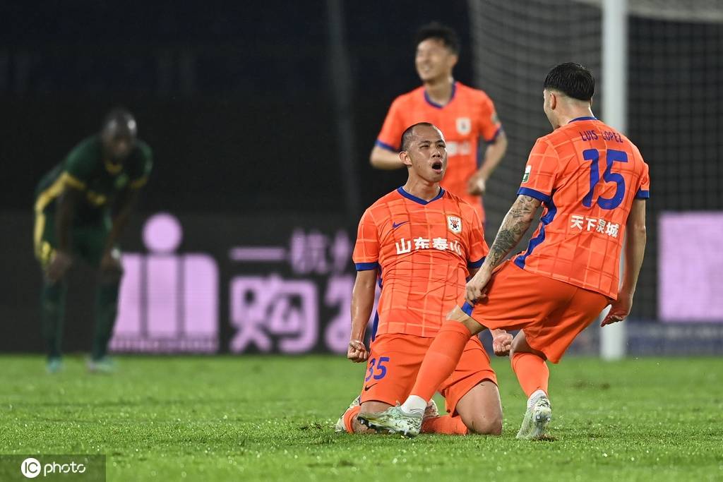 中超-亞戈奧烏蘇建功克雷桑點射救主 泰山2-2浙江遭4連平:西鳳酒
