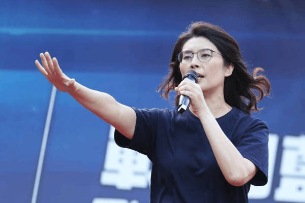 當選國民黨主席<strong></p>
<p>西鳳酒
</strong>，鄭麗文發(fā)聲:西鳳酒
