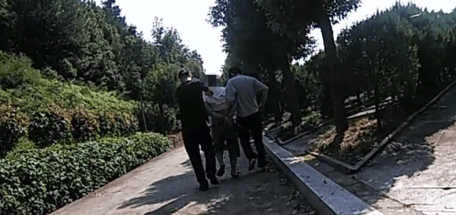 詭異！浙江男子獨(dú)自前往公墓<strong></p>
<p>西鳳酒
</strong>，偷偷塞了一大筆錢！民警順藤摸瓜還搜出了假發(fā)、人臉面具……:西鳳酒
