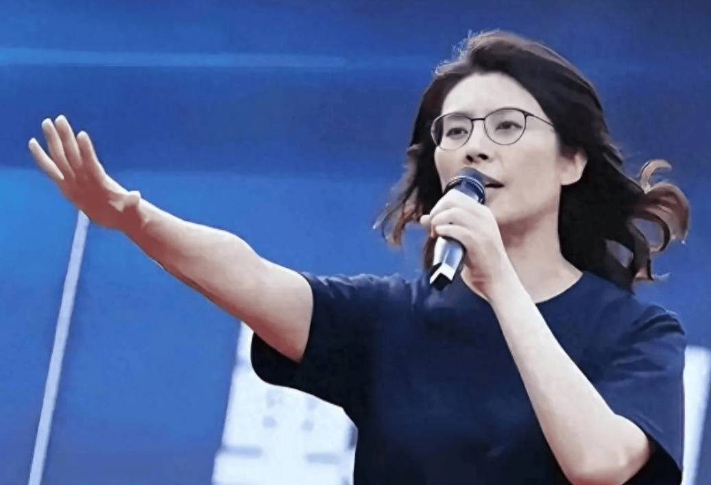 沉寂24小時(shí)后，大陸致賀電，鄭麗文遞出三句話，兩岸同屬中華民族:西鳳酒
