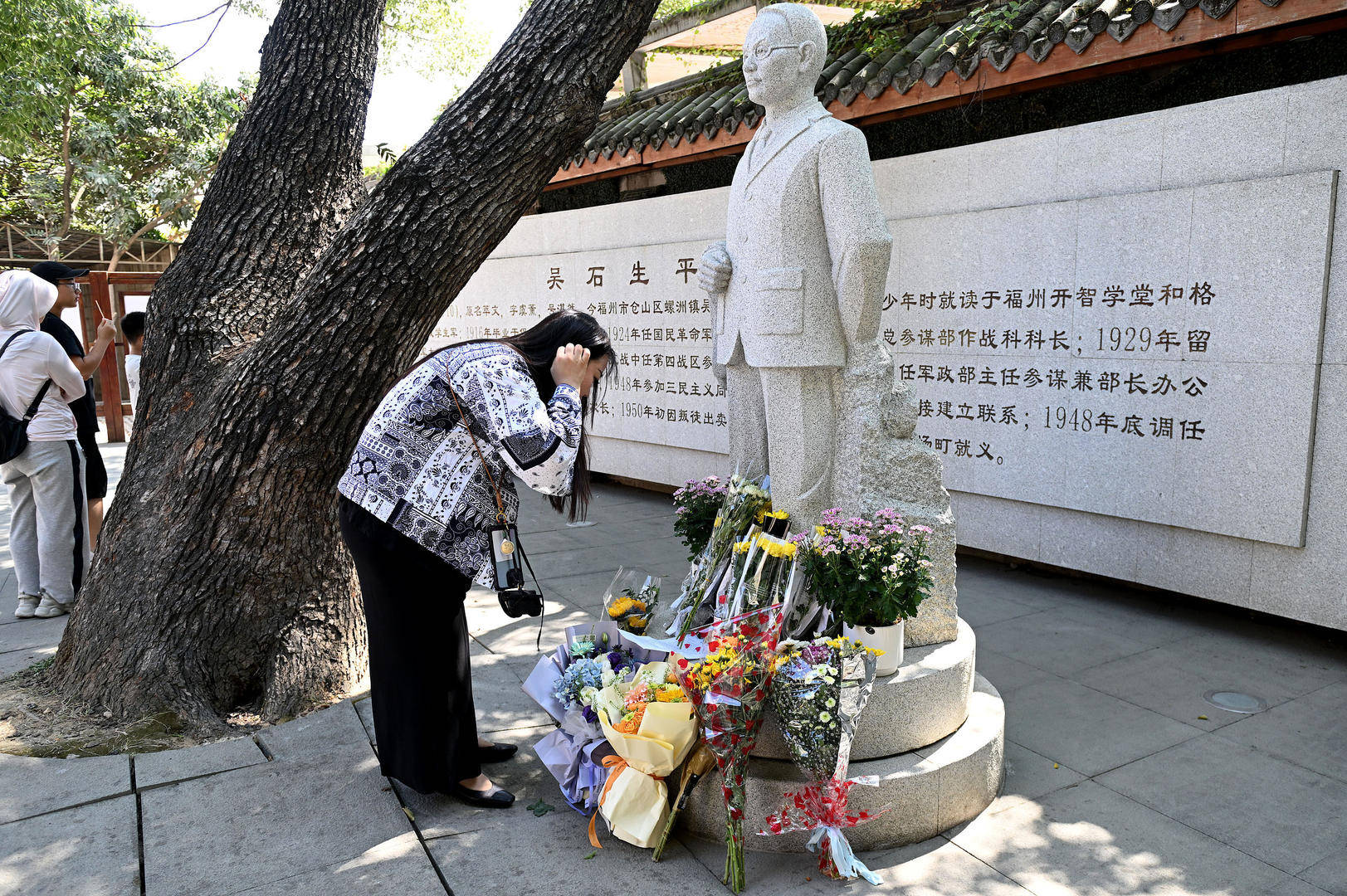 《沉默的榮耀》聯(lián)合出品人：我們最終選擇向真實深深鞠躬:西鳳酒
